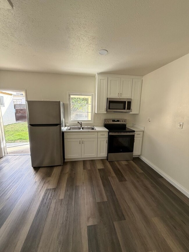 Building Photo - Spacious Home in Prime Pacific Beach Location