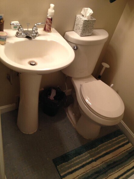 Building Photo - 17 Unger Ln