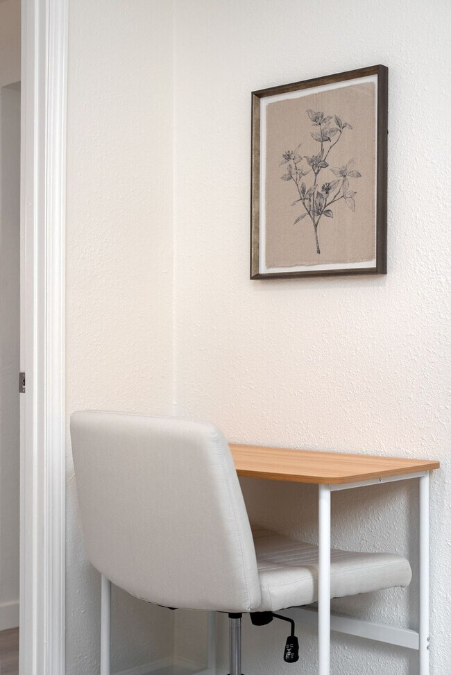 Building Photo - 838 SE Tacoma St