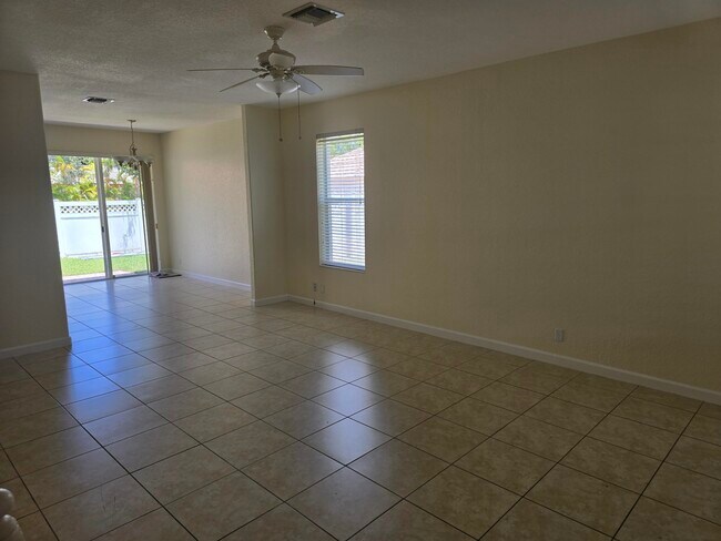 Building Photo - 8017 Murano Cir