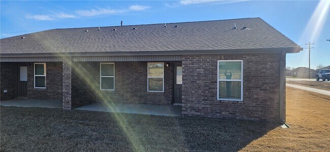 Building Photo - 632 NW 69th Ave