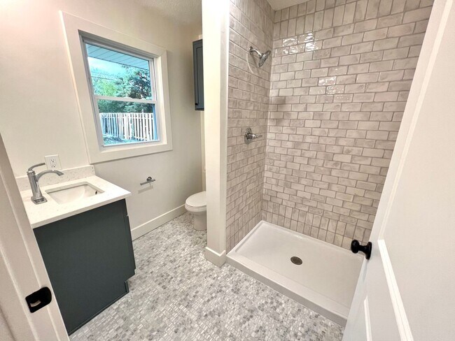 Building Photo - Pre Leasing 26-27 School Year! Newly Remodeled Home near KSU Football Stadium