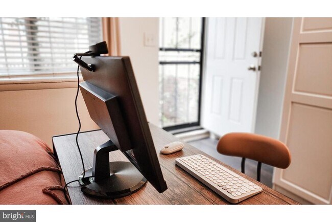 Building Photo - 2223 Payne Terrace SE