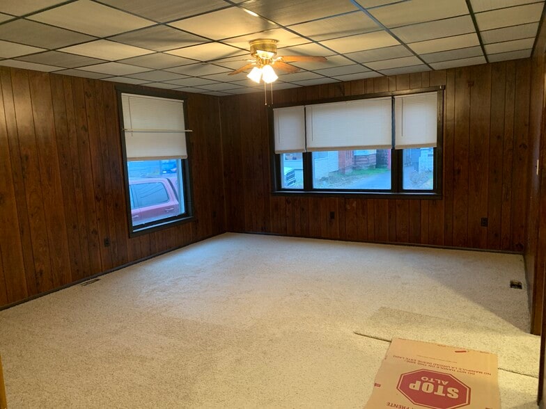 Building Photo - 23 Hakes Ave