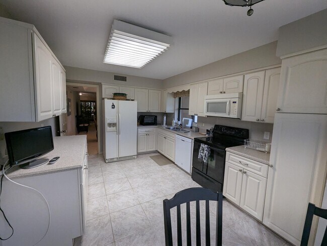 Building Photo - 16941 Waterbend Dr