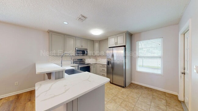 Building Photo - 13290 Pacemaker Dr