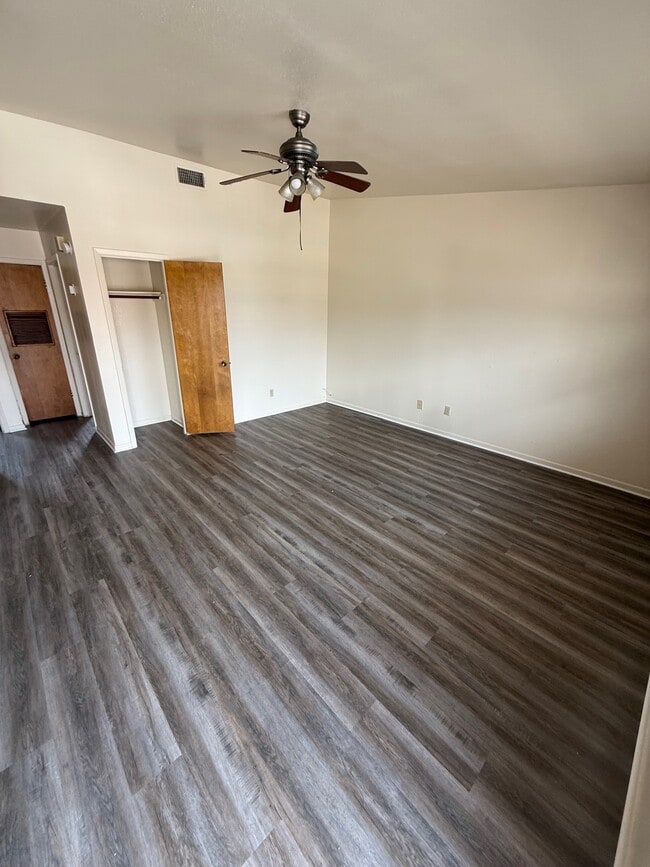 Interior Photo - 208 Veterans Ave