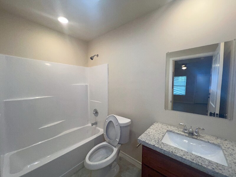 Building Photo - 2904 E Lyon St