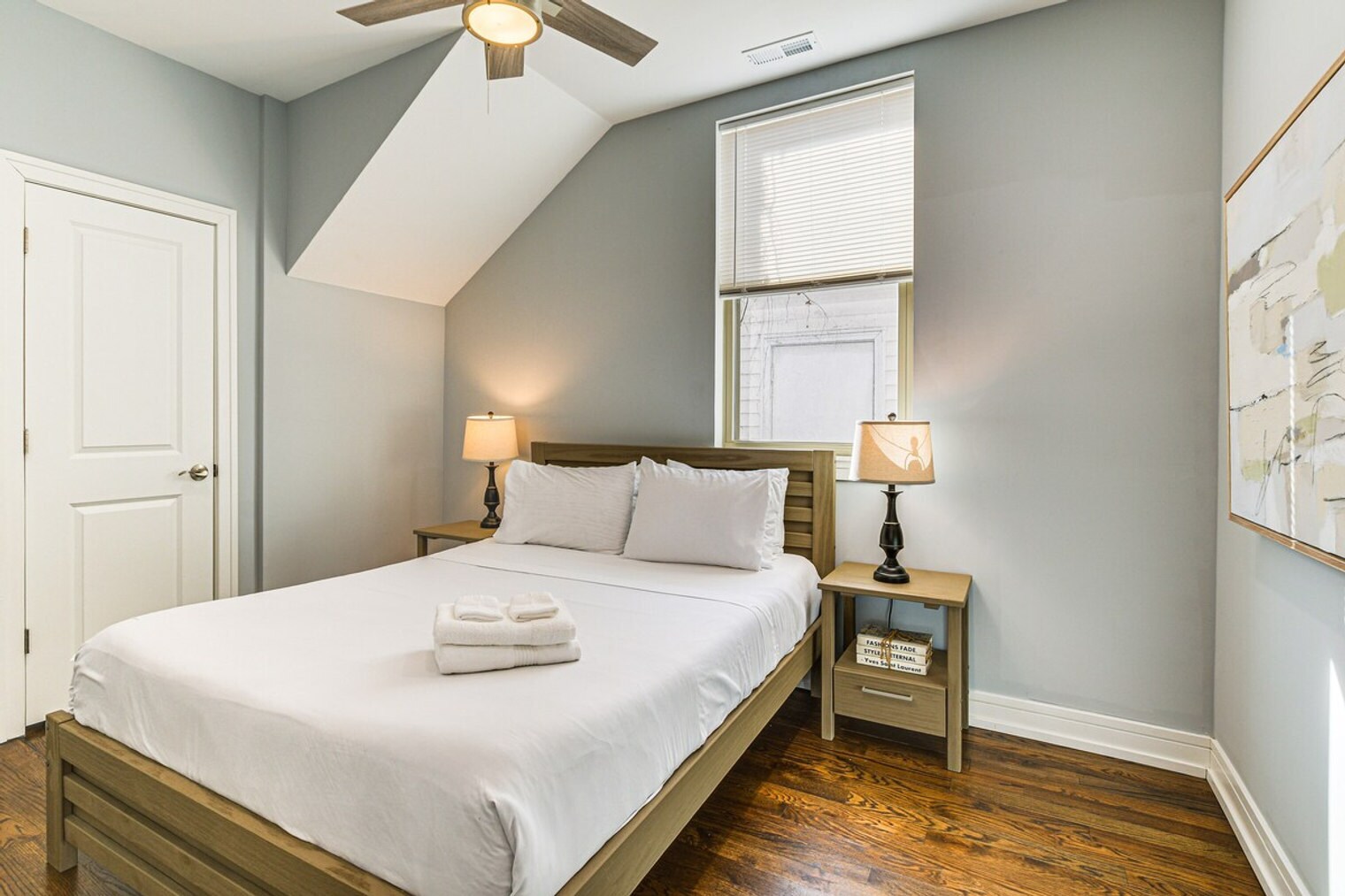 Building Photo - 2113 W Armitage Ave