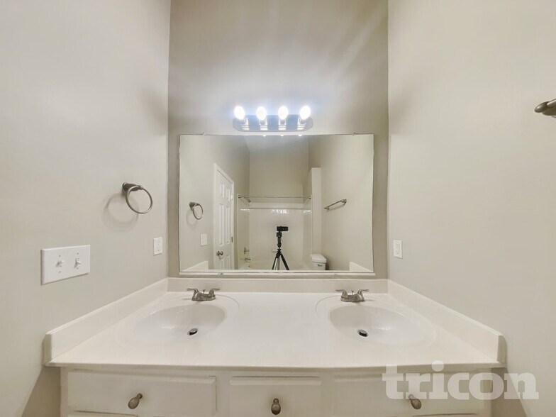 Building Photo - 2934 Firethorn Dr