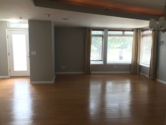 Building Photo - Located in the Detroit-Shoreway Area