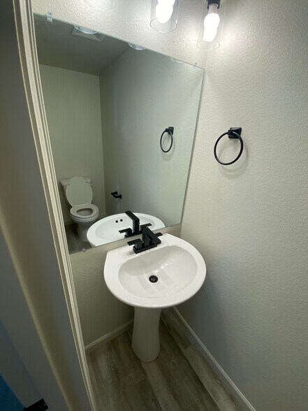 Building Photo - 1506 Alyssaelaine Dr