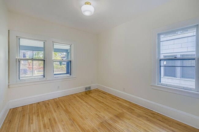 Building Photo - 1683 Minnehaha Ave E