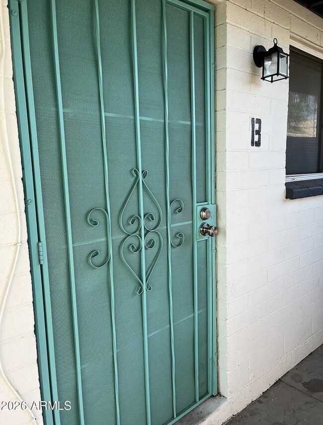 Building Photo - 604 S Bellview