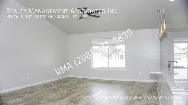 Building Photo - 11942 W Hiawatha Dr