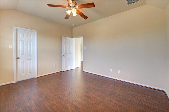 Building Photo - 6907 Stevenson Dr