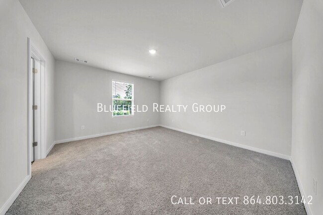 Building Photo - 161 Davis Dr