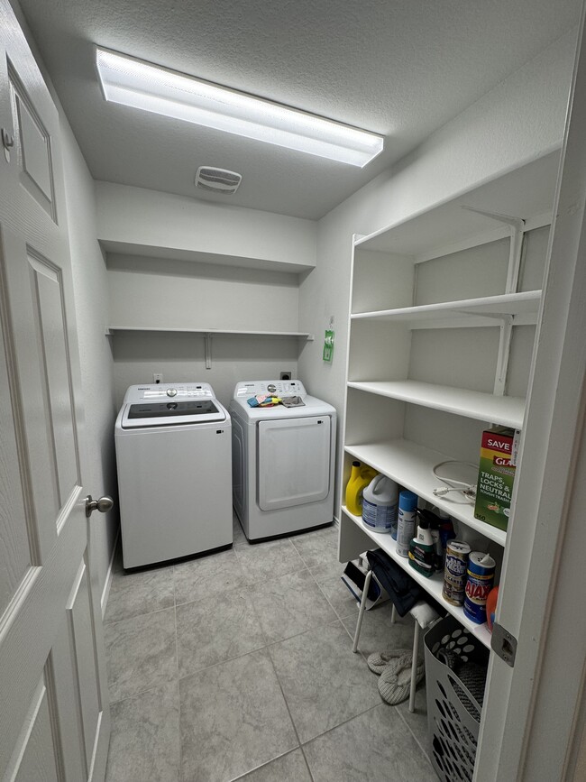 Building Photo - 8506 Stonehollow Dr