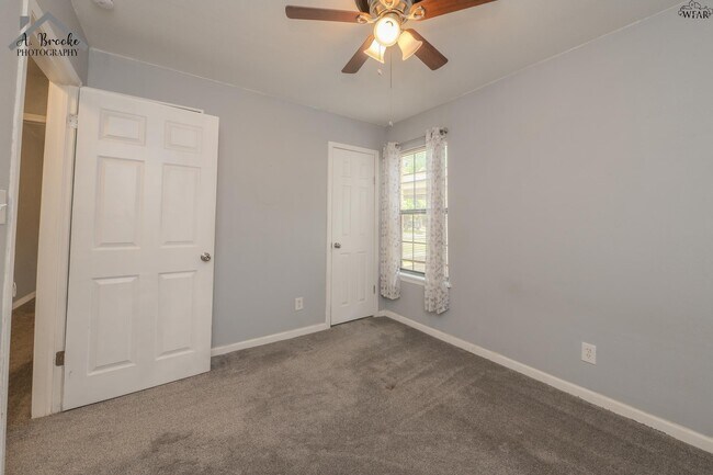 Building Photo - 2953 Moffett Ave