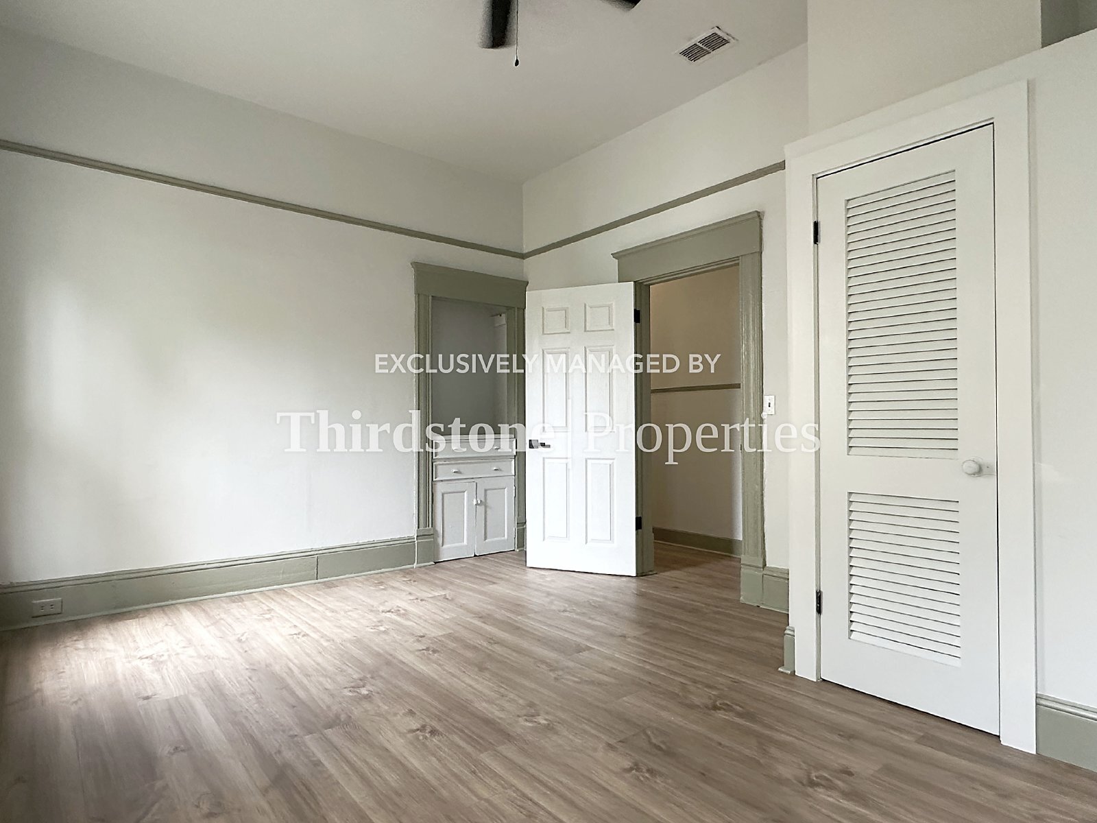 Building Photo - 210 E 9th St