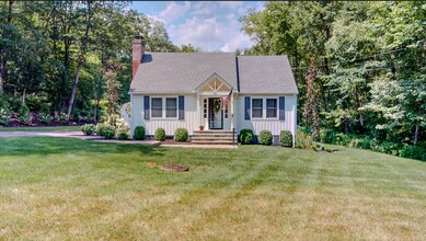 Building Photo - Updated Cape-Style Home Near Sherwood & Si...