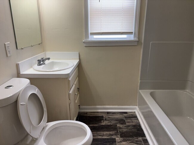 Building Photo - Spacious 5-Bedroom Home with Detached Garage