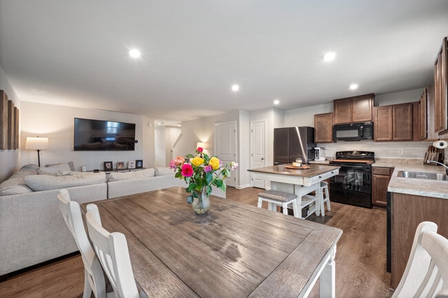 Building Photo - 71 Southwind Dr