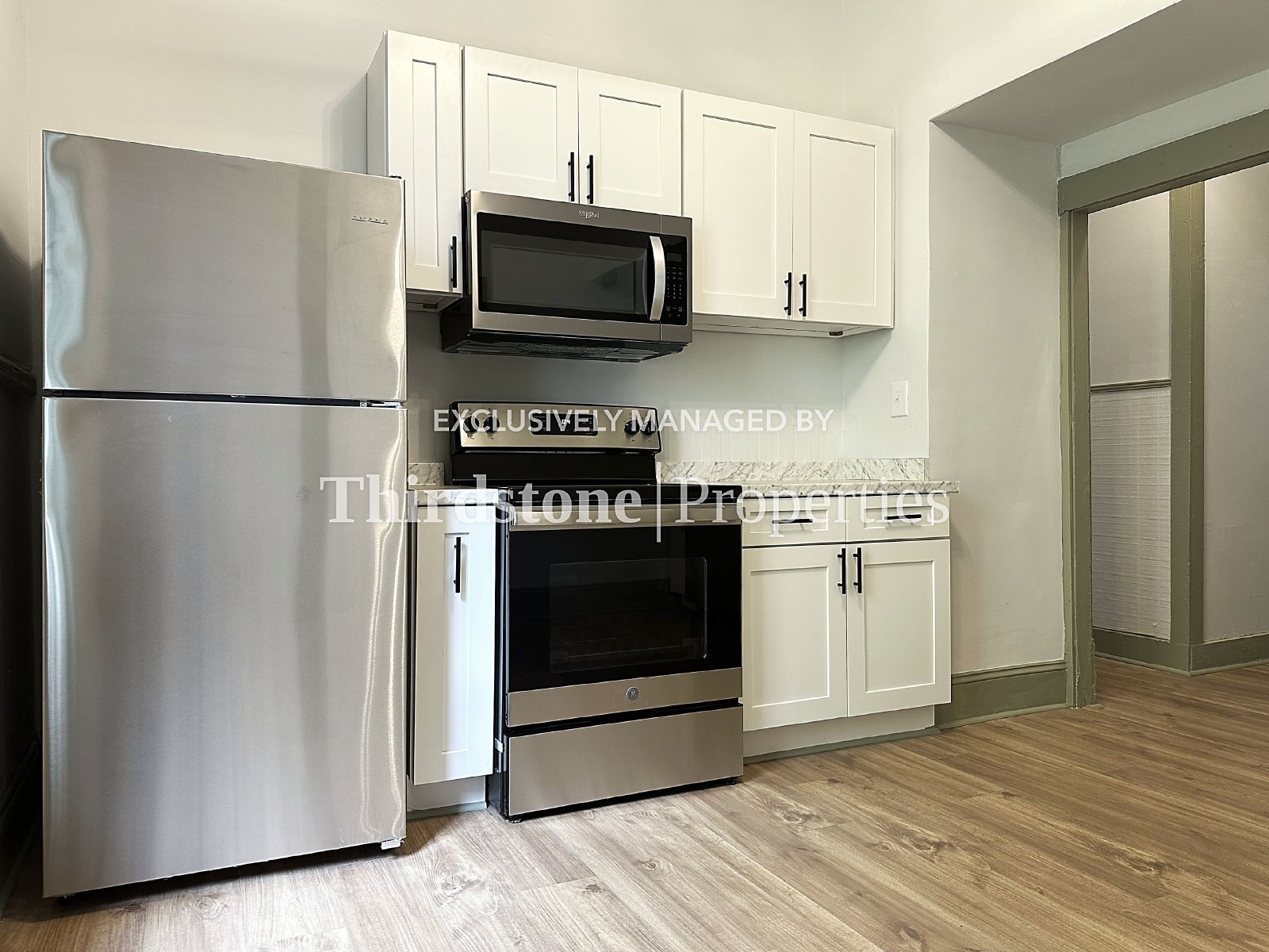 Building Photo - 210 E 9th St