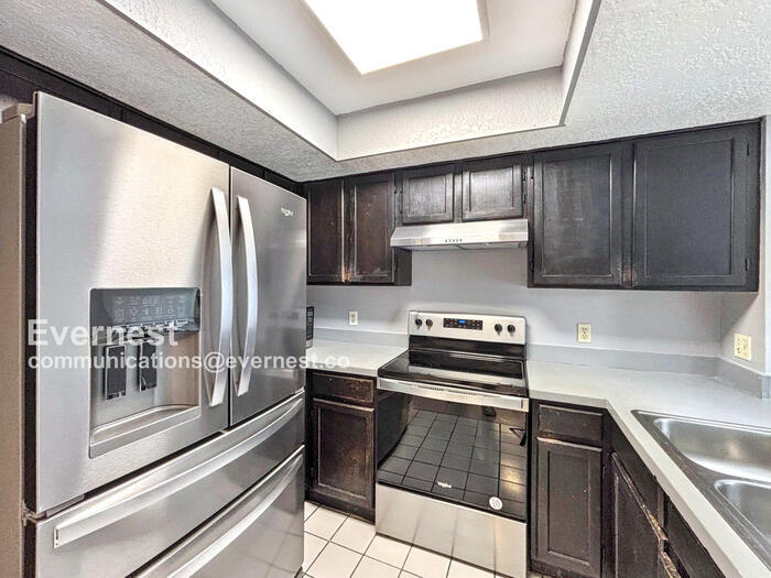 Building Photo - 2460 Summerfield Way