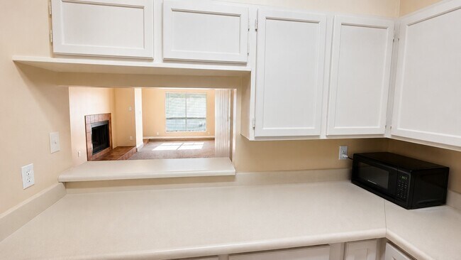 Building Photo - 3100 Walnut Bend Ln