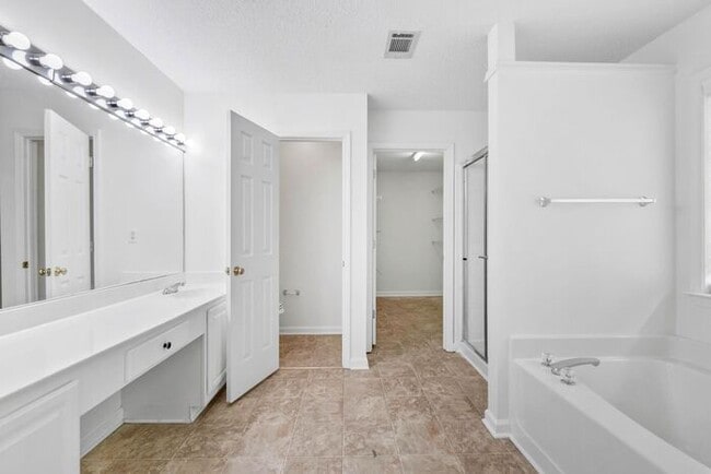 Building Photo - 5840 Haterleigh Dr