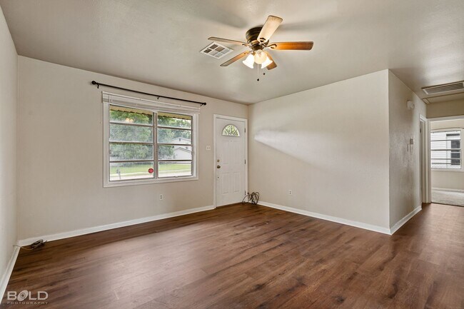 Building Photo - 1219 Olwen Dr