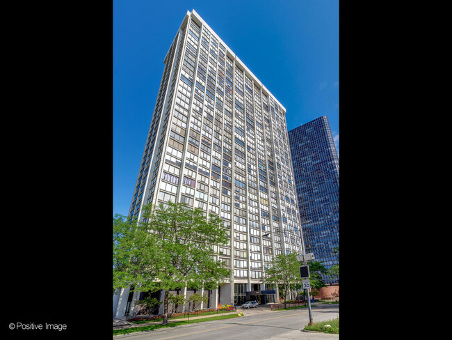Primary Photo - 5445 N Sheridan Rd
