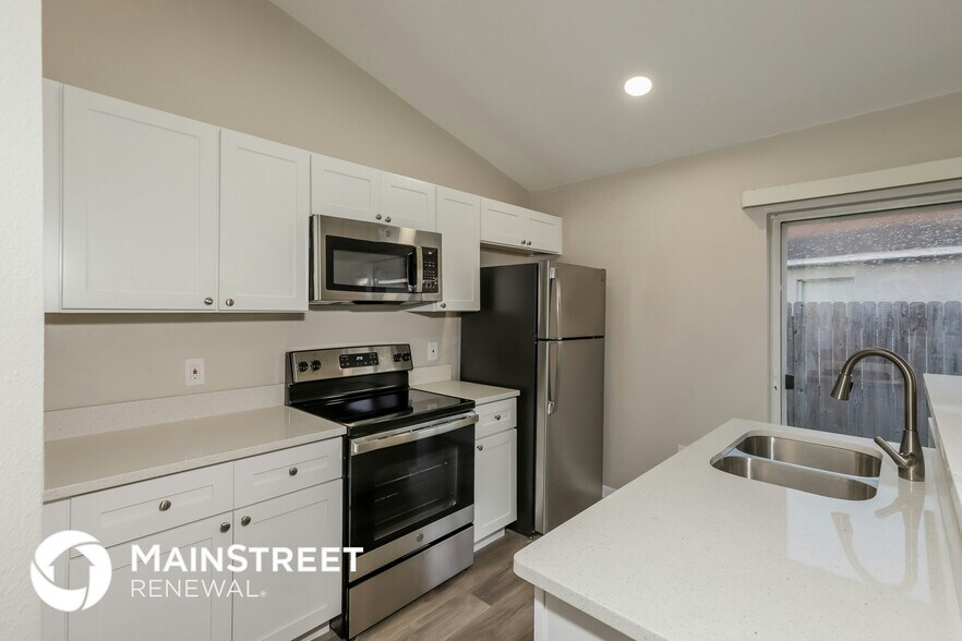 Building Photo - 935 Brenton Leaf Dr