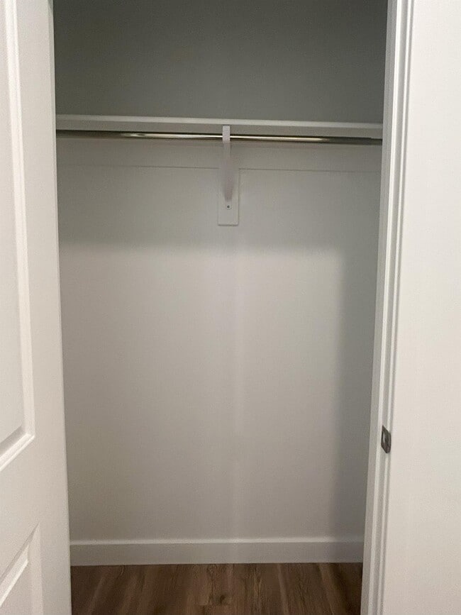 Building Photo - 613 N Pear Dr