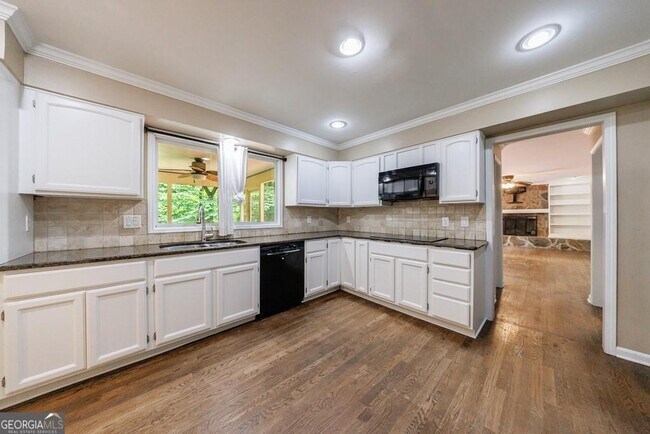 Building Photo - 10565 Shallowford Rd