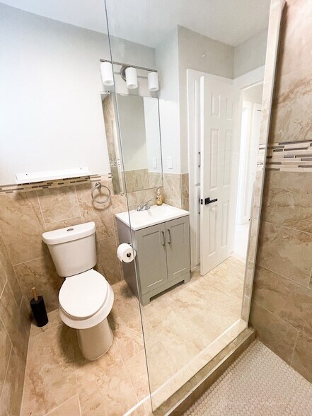 Building Photo - 722 E Strong Pkwy