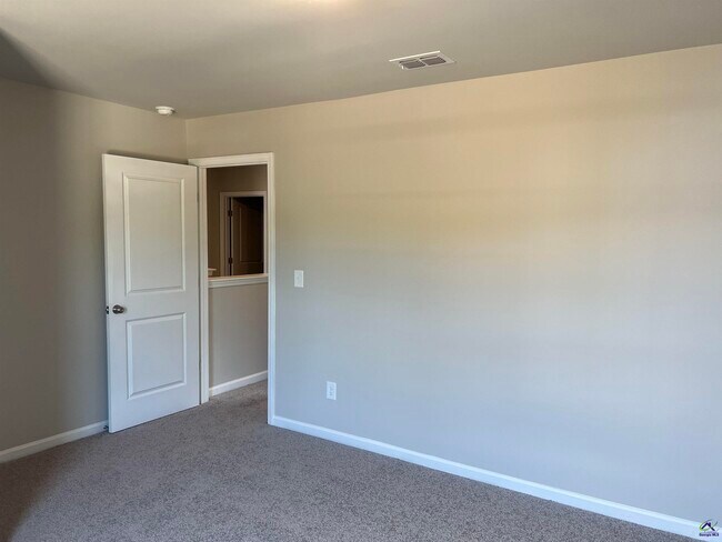 Building Photo - 464 Hawthorn Trail