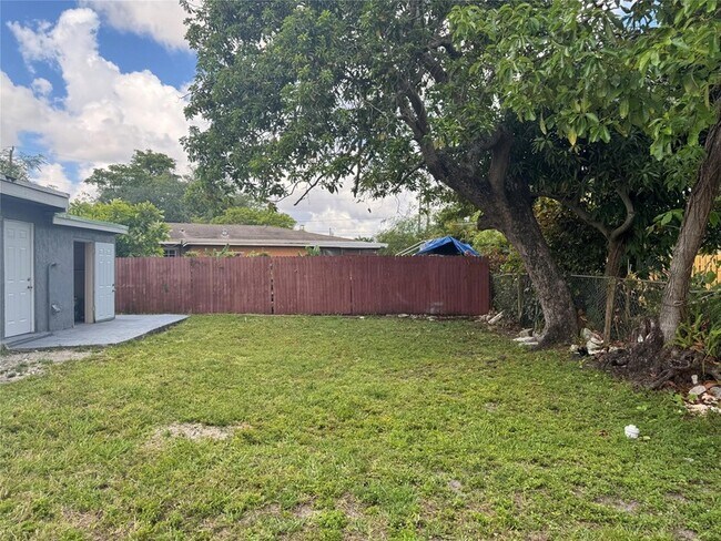 Building Photo - 6471 SW 27th Street
