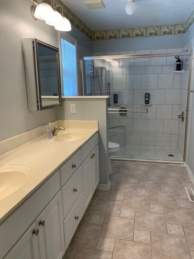 Building Photo - Furnished 4 Bedroom 3 Bath House in Kimberling City, MO with 2 car garage-Seasonal Lake View