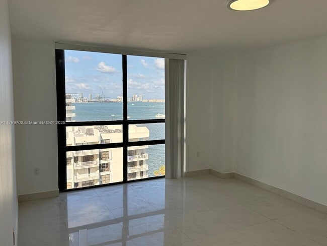 Primary Photo - 1450 Brickell Bay Dr