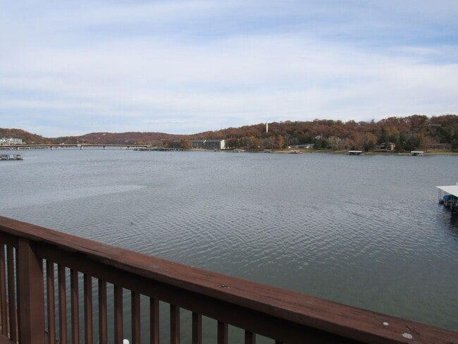 Building Photo - Top floor 2 bedroom condo in Camdenton