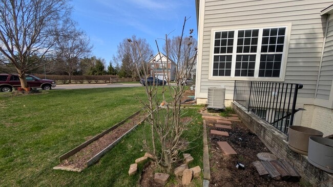 Building Photo - 6721 Sycamore Park Dr
