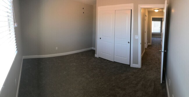 Building Photo - 3 Bedroom 2.5 Bathroom Townhome in Santa Clara!