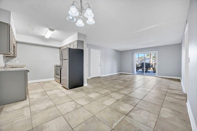 Building Photo - 3 Bedroom 2 Bathroom