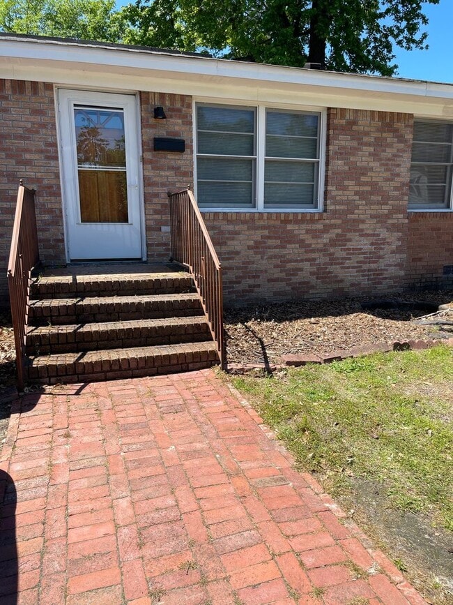 Building Photo - Charming Home in the Heart of the Congaree...