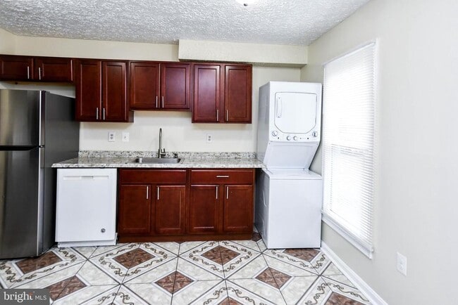 Building Photo - 2115 N Anvil Ln