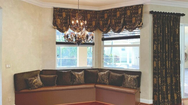 Building Photo - 9843 Vía Amati