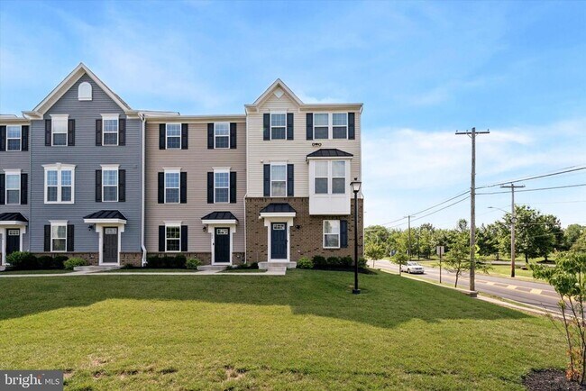 Building Photo - 102 Foxtail Wy