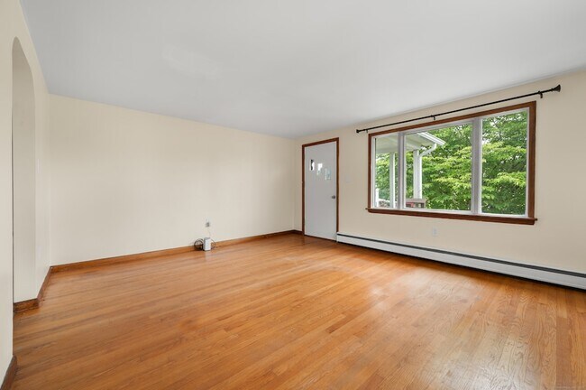 Building Photo - 204 Dunham St
